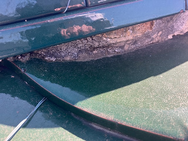 漆喰が劣化してボロボロ